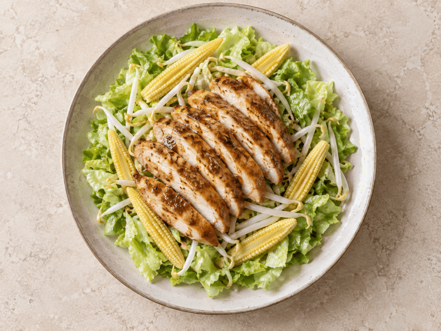 Salade de poulet grillé — Illustration culinaire générée par IA