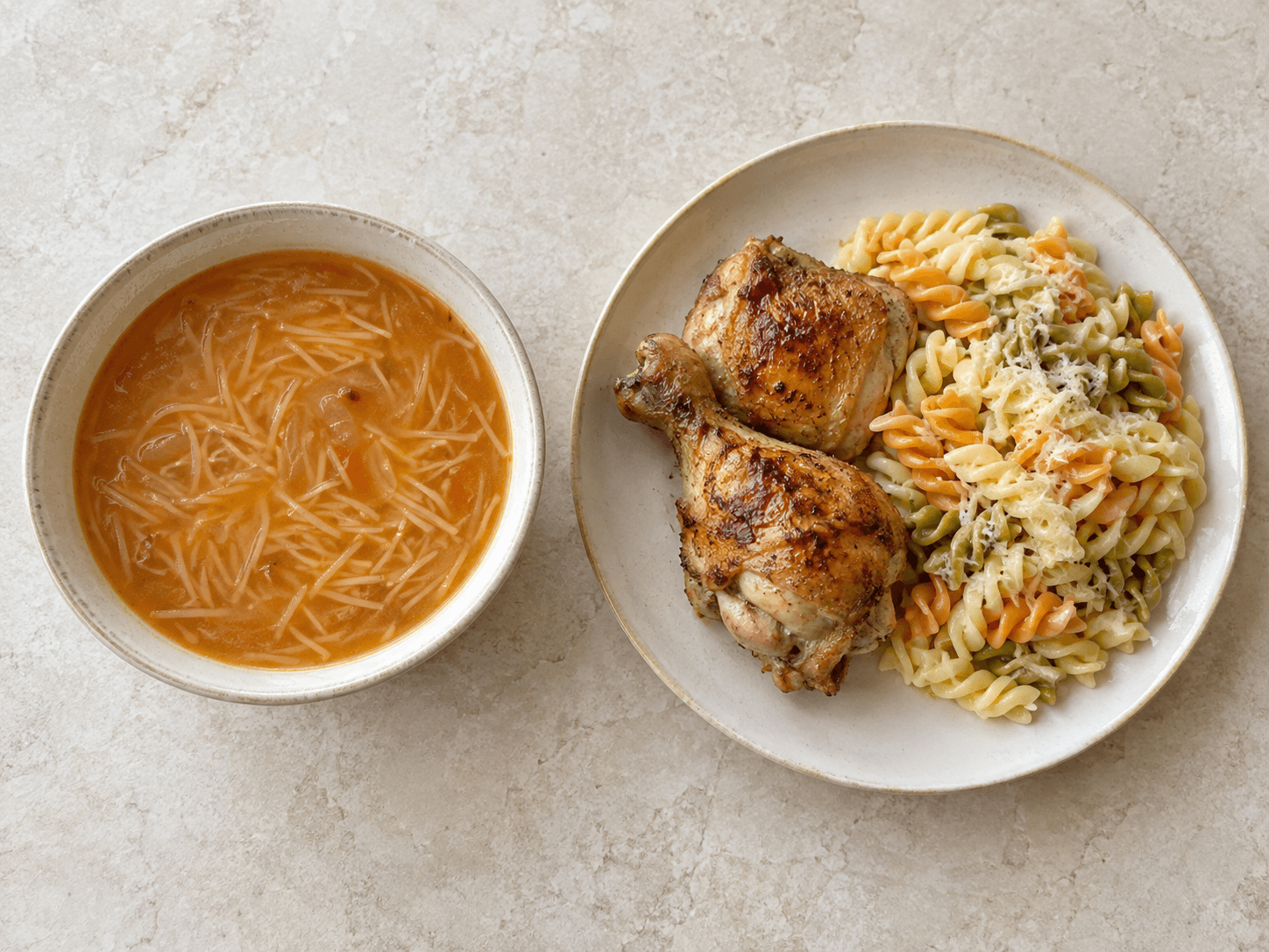Soupe accompagnée de poulet rôti — Illustration culinaire générée par IA
