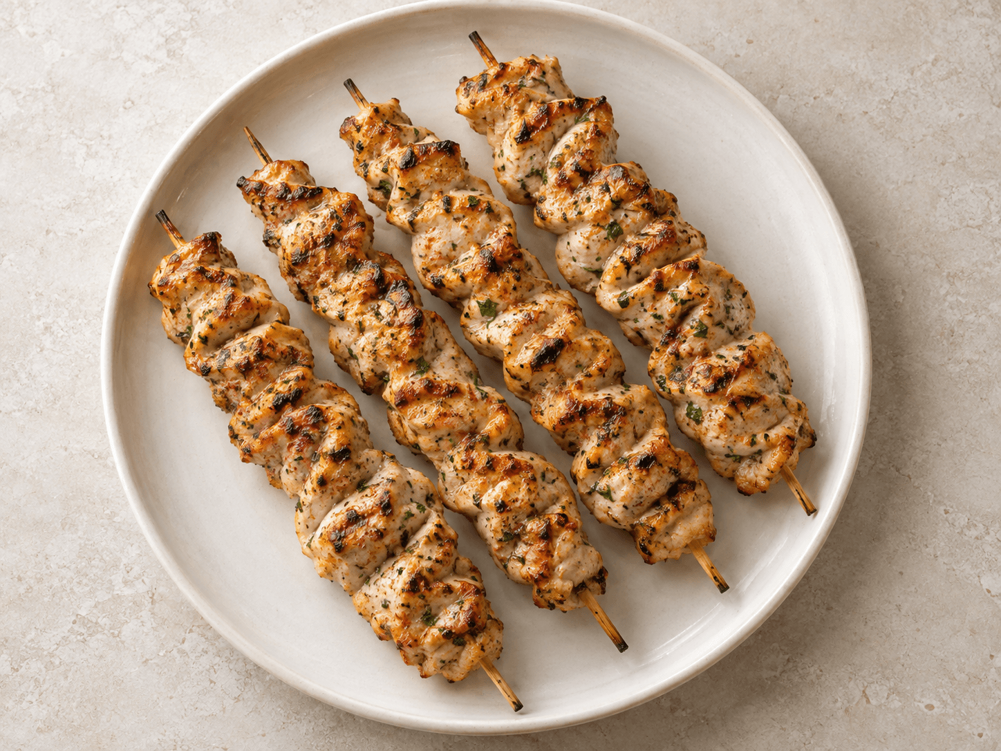 Brochettes de dinde — Illustration culinaire générée par IA