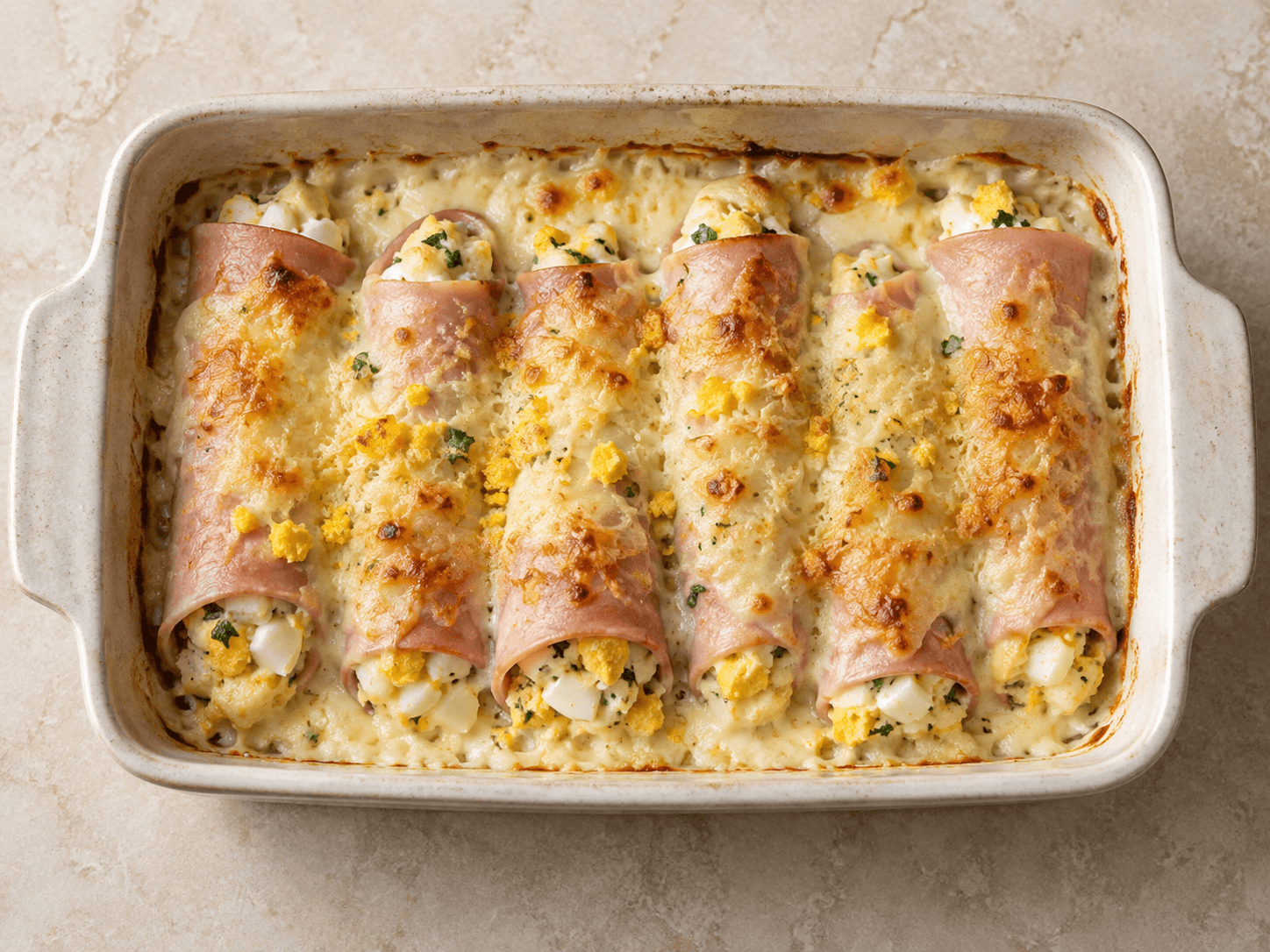 Gratin de roulés de jambon — Illustration culinaire générée par IA